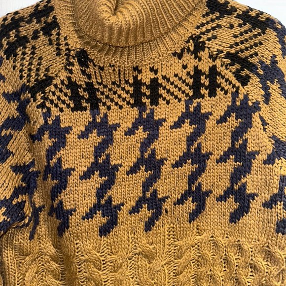 JOHN & JENN Turtle Neck Sweater - Picture 2 of 3